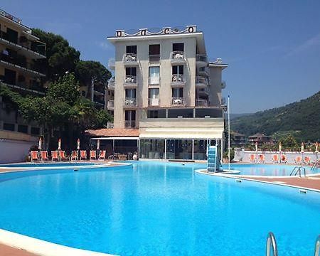 Hotel Paco Pietra Ligure Exterior photo